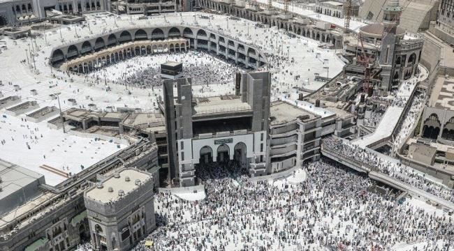 عاجل:سيارة تقتحم ساحات الحرم المكي وتصطدم بإحدى البوابات