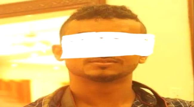 حريمة تهز عدن..قام بطعن والده وشقيقه بالسكين بسبب مبلغ مالي(تفاصيل)