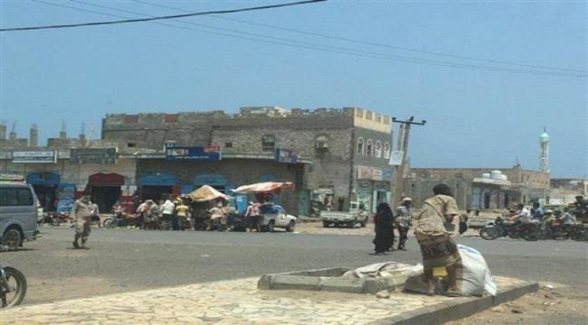 شرطة المخا تلقي القبض على قاتل بعد لحظات من ارتكاب الجريمة