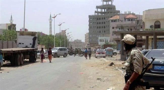 شرطة البساتين تلقي القبض على متهمين في قتل شاب بـ #عدن  