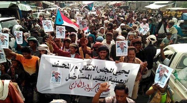 أبين : مسيرة ومهرجان خطابي حاشد بالمحفد في ذكرى تأبين الفقيد المناضل/صالح سبوله الكازمي