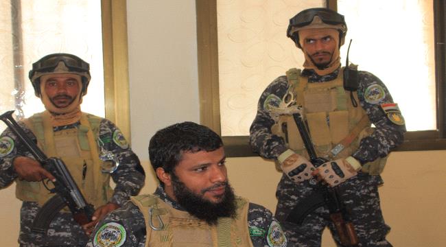 قائد قوات حماية المنشآت يعزي بوفاة ثلاثة من مشائخ ردفان