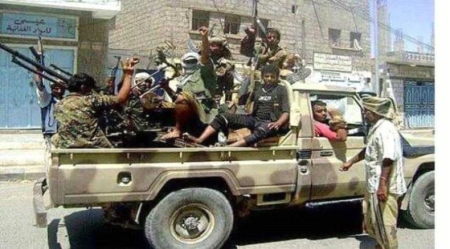 مشرف حوثي في البيضاء يهدد بهدم قرية بالكامل فوق رؤوس ساكنيها