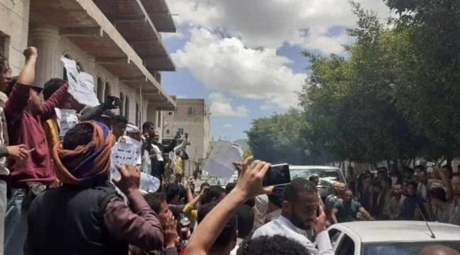 صنعاء.. الحوثي يمنع فريقا حقوقيا من جلسات التحقيق بجريمة "الأغبري"