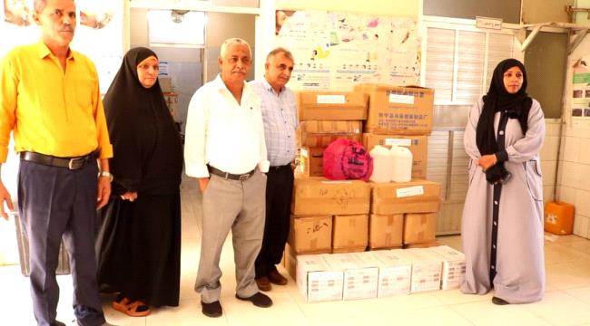 عدن : محلي الشيخ عثمان ومؤسسة أكون  يدشنان توزيع المستلزمات الطبية الوقائية من كرونا في المراكز الصحية 