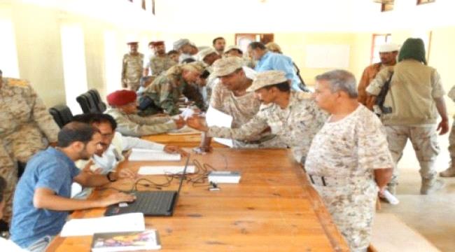 بدء صرف راتب شهر مايو للعسكريين