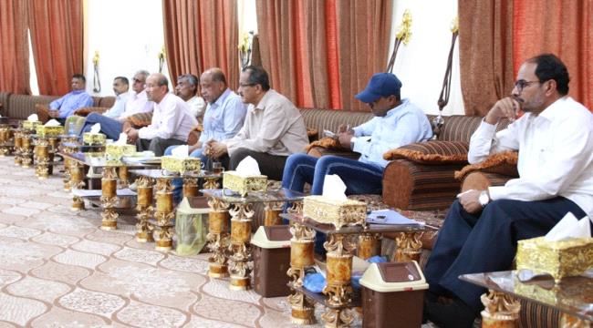 اجتماع بالمكلا برئاسة المحافظ البحسني يقف على أوضاع الكهرباء والتشديد على معالجة الأسباب وتحسين الخدمة
