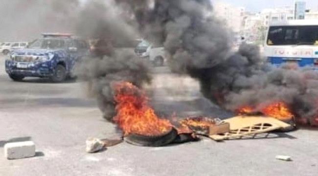 قطع طرقات وحرائق في المكلا بحضرموت احتجاجاً على تردي الكهرباء
