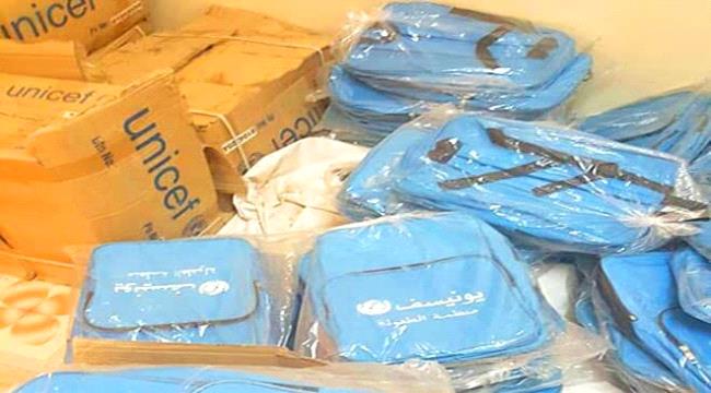 القبض على موظف في مكتب تربية ابين حاول بيع 22الف حقيبة مدرسية قدمتها اليونيسيف