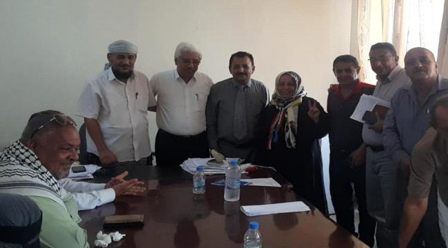 مبنى السلطة المحلية بمديرية التواهي يشهد مراسيم إستلام وتسليم بين المدير الجديد والسابق	