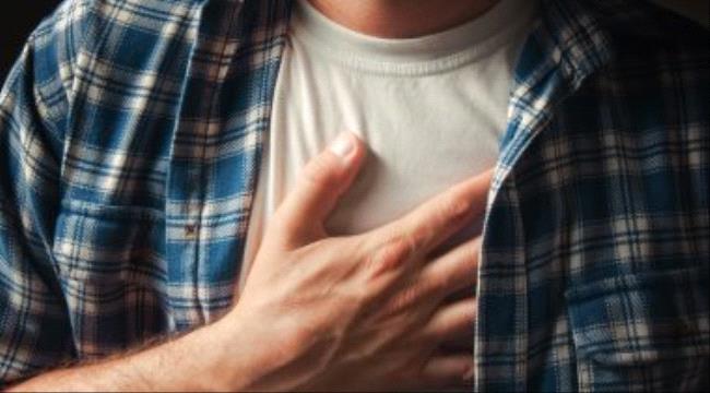 أسباب ألم الصدر عدة وأبرزها مرض السل أو تمزق المرىء