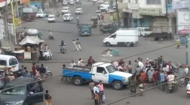 نجاة قاضي من محاولة اغتيال بتعز .. وإصابة عدد من المواطنين بجروح خطيرة 