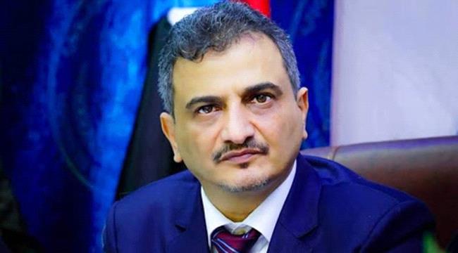 محافظ عدن يتوعد بإحالة المسؤولين "الفاسدين" إلى نيابة الأموال العامة (فيديو)