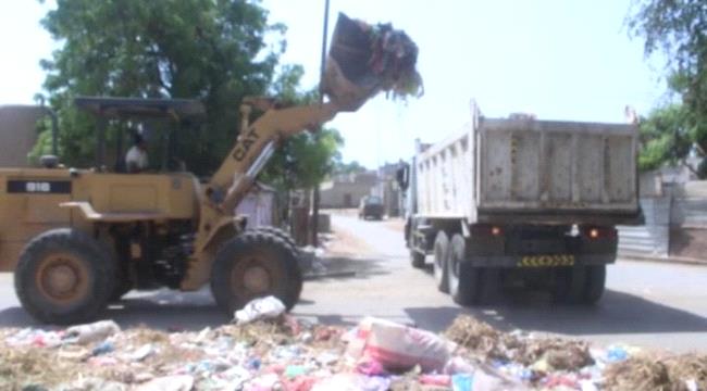صندوق النظافة بأبين يبدأ بتنفيذ حملة نظافة بالكود
