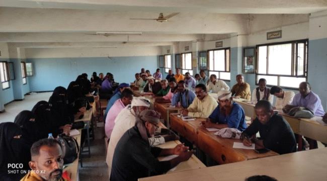 مدير مكتب التربية والتعليم بخنفر " محمود سبعة " يعقد اجتماعا مع مدراء المدارس في المديرية