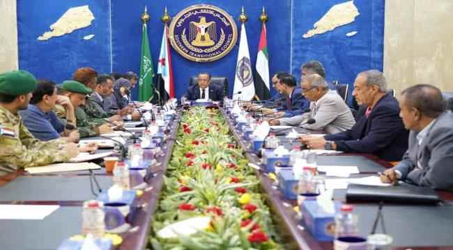 الانتقالي الجنوبي يستعرض مستوى تنفيذ حكومة المناصفة لالتزاماتها في المجالين الخدمي والاقتصادي ودفع المرتبات