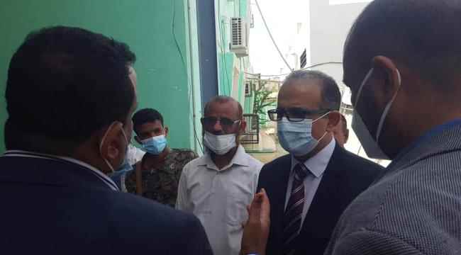 وزير الصحة يزور مركز الاطراف الصناعية والعلاج الطبيعي في عدن 