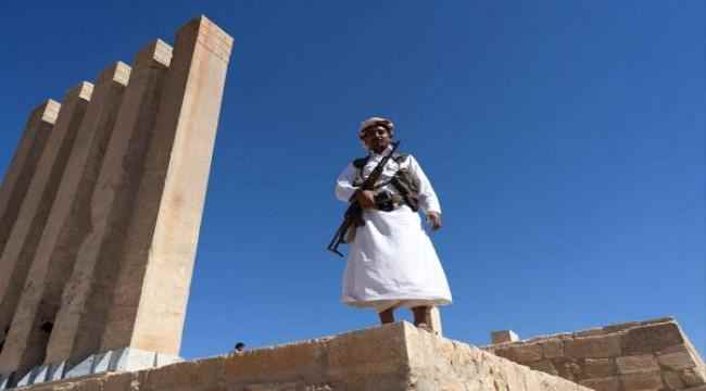 قيادي حوثي يطلب من شيخ مأربي الوقوف على حياد فكان هذا رده