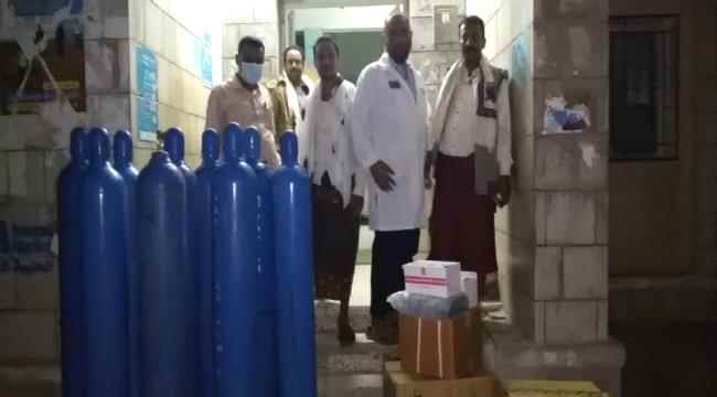 لحج..الشركة الوطنية للأسمنت تزود مستشفى المسيمير الريفي بمستلزمات طبية متعددة