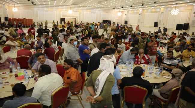 برعاية محافظ عدن..السلطة المحلية بالشيخ عثمان تقيم مأدبة فطور وعشاء تاكيدا على تثبيت النظام و ترسيخ مبادئ الدولة  