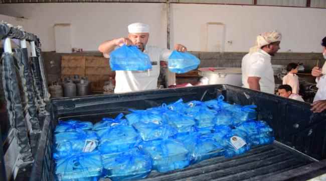 لليوم الثالث..انتقالي سيئون يواصل توزيع مبادرة الرئيس عيدروس الزبيدي لإفطار الصائمين 