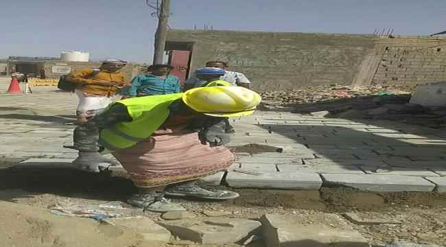 المنسق أنيس حسن: نؤكد حرصنا على تنفيذ مشروع رصف الشارع العام بمسيمير لحج وفقاً للمواصفات السليمة