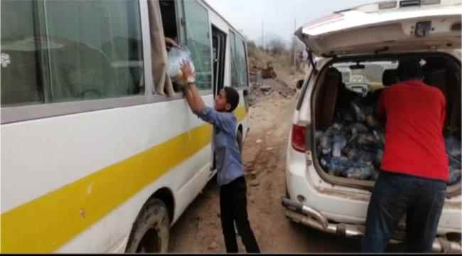 انتقالي لحج يواصل حملة توزيع وجبة إفطار صائم في الحوطة