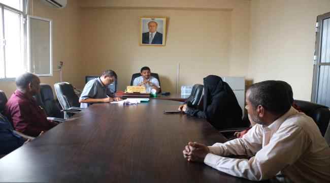 مدير عام الشيخ عثمان يطلع على مستوى الانجاز لقسم تراخيص المهن 
