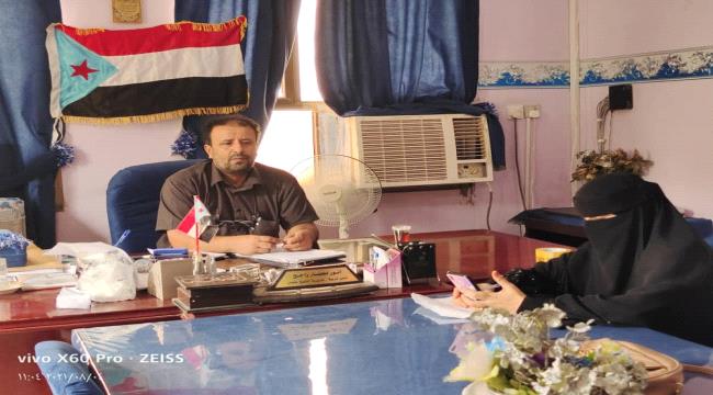 في حوار صحفي.. مدير التربية في الشيخ عثمان بعدن يتحدث عن صندوق تطوير التعليم ومخرجات المجلس التعليمي
