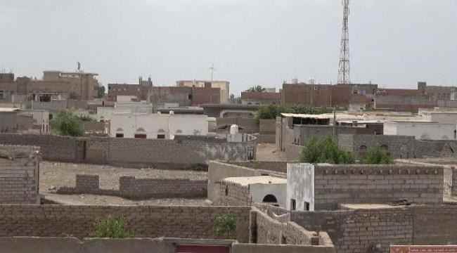 الحديدة.. مليشيا الحوثي تقصف بلدة الجاح بالقذائف المدفعية