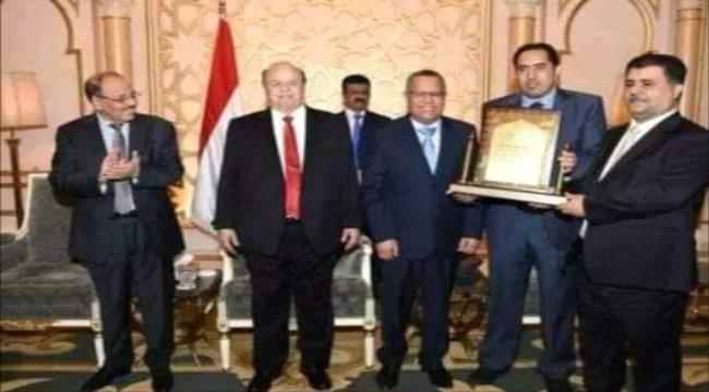 فضيحة جديدة للشرعية... الرئاسة تنهب ملياراً و600 مليون دولار صادرات النفط خلال عامين