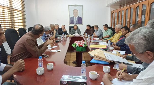 لجنة المناقصات بمحافظة عدن تقر إرساء عطاءات المتقدمين في ست مناقصات