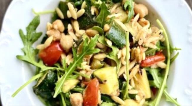 10 طرق لتعزيز طاقتك والشعور بالانتعاش طوال اليوم