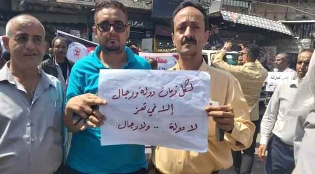 صحفي :حزب الإصلاح أفرغ تعز ومزق محتواها