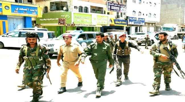 قوات الحزام الأمني عدن تواصل حملتها ضد المتلاعبين بأسعار الصرف وتضبط 5 صرافين