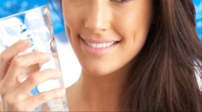 طرق ذكية للحفاظ على رطوبتك طوال اليوم في الحر.. اعرفها
