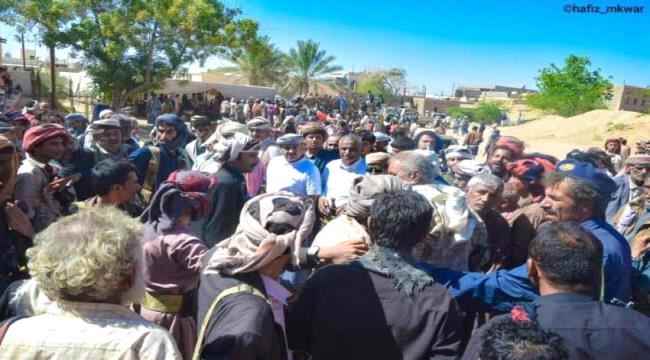 الشيخ ابن الوزير يستقبل وفد كبير من أبناء محافظة أبين(صور)