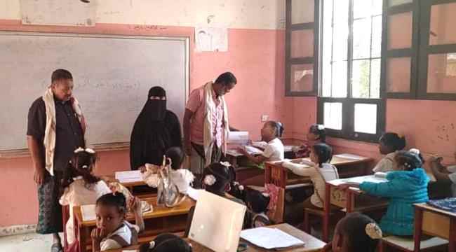 انتقالي خنفر يتفقد سير الامتحانات النصفية بمدرسة الخنساء وثانوية وضاح
