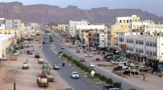مسلحون يعدمون مواطناً بشبوة ويلقون جثته على قارعة الطريق