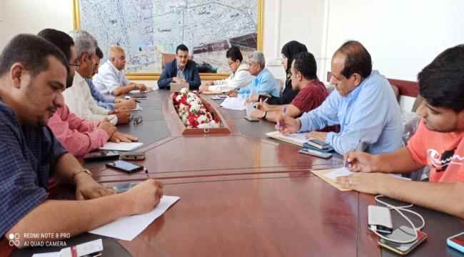 مدير المنصورة يشرف على فتح مظاريف مشروع إعادة تأهيل جولة الخمسين والشوارع المحيطة بها بمدينة التقنية
