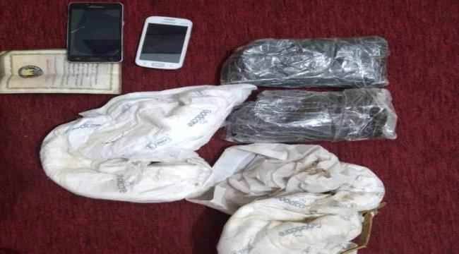 نقطة حسان تضبط كمية من الحشيش كانت في طريقها الى عدن