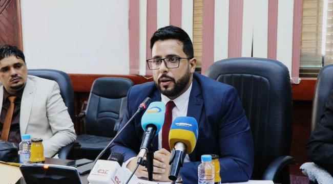 الوكيل السقاف يوجه مكتب التجارة والصناعة بضبط اسعار المواد الغذائية والاستهلاكية وضبط المخالفين