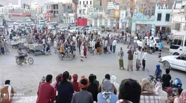 حشود في سيئون للمشاركة في مليونية دعم الهبًة بالمكلا (صور)