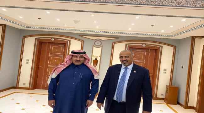 الرئيس الزبيدي يبحث مع السفير السعودي مستجدات الأوضاع السياسية والعسكرية والاقتصادية