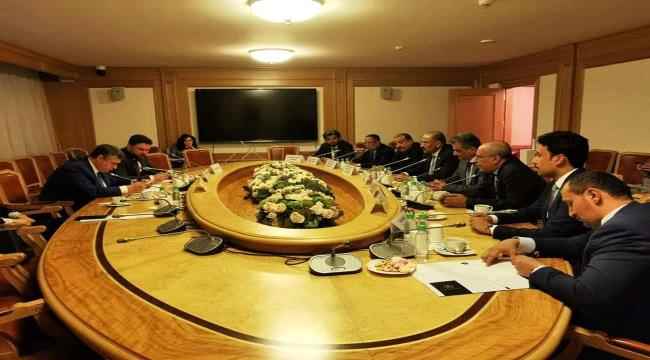 الرئيس الزبيدي يلتقي رئيس لجنة الشؤون الدولية بمجلس النواب الروسي (الدوما)