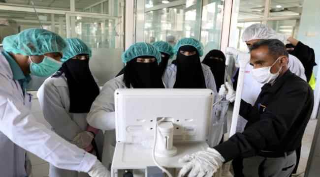 عبر آلية كوفاكس.. اليمن يتسلم أول دفعة من لقاحات كورونا بعد أقل من شهر