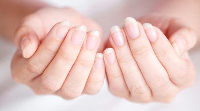   زيوت أساسيّة ضروريّة للعناية بصحة الأظافر وجمالها
