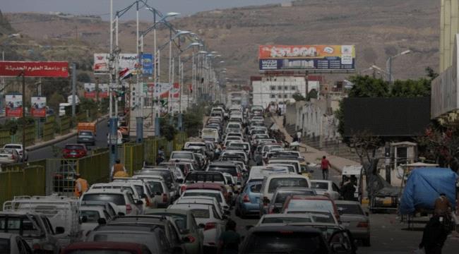 أزمة خانقة.. ميليشيا الحوثي تغلق محطات وقود في صنعاء