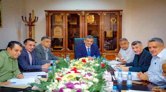 محافظ العاصمة عدن يترأس الاجتماع الدوري لمجلس إدارة صندوق النظافة والتحسين