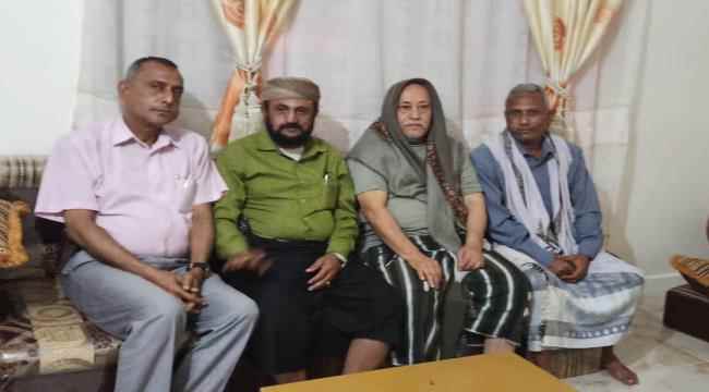الوكيل اليزيدي يطمئن على صحة مدير عام مكتب الثقافة بالعاصمة عدن